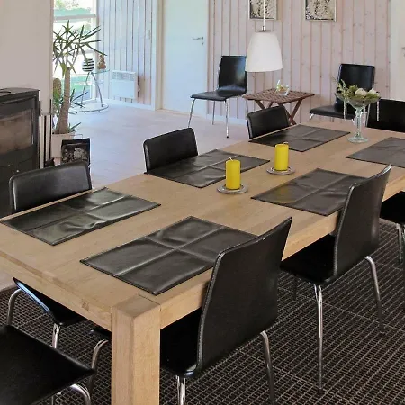 Four Bedroom Holiday In 10 * Hals